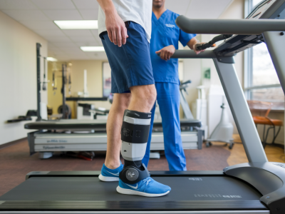 Wie der anklebot in der ambulanten reha wirkt: erwartungen, studienlage und wie sie das gerät sinnvoll in ihr training integrieren